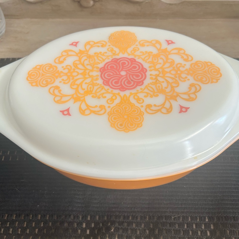 Vtg Pyrex Orange and White Casserole Dish Seville w/lid